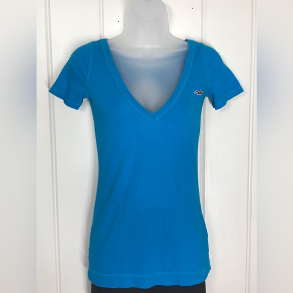 Hollister V-neck Blouse Large Open Back shape Teardrop or Oval
XS 0 - 2 Small - Picture 7 of 15